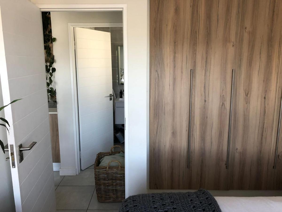 Luxury One Bedroom Apartment Somerset West Exteriör bild